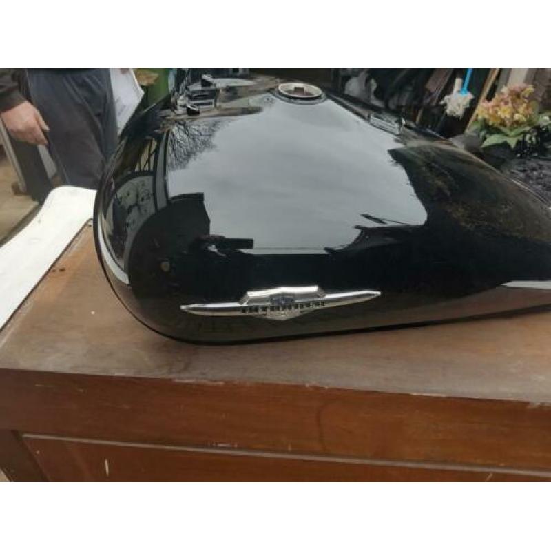 suzuki tank m1800 intruder