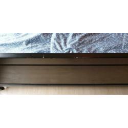 Bed (zonder matras kussens en dekens)