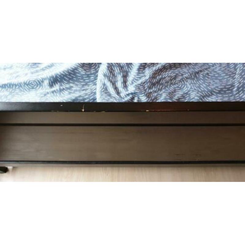 Bed (zonder matras kussens en dekens)