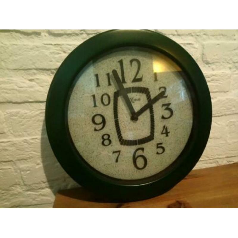 Nextime zware quartz wandklok.