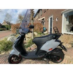 Te koop Piaggio Zip I-Get 2018. Injectie. Blauw kenteken.