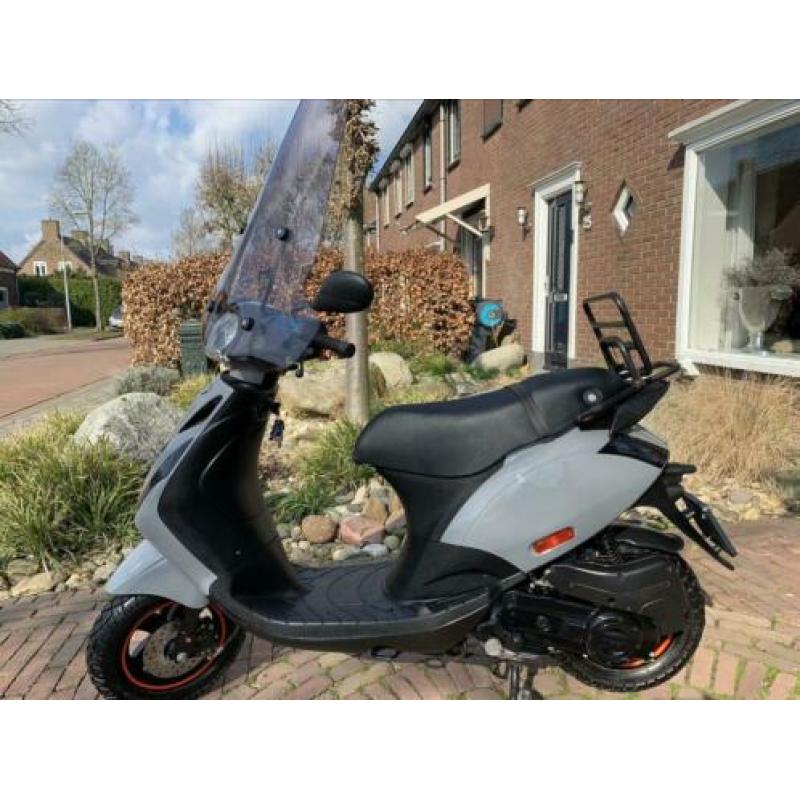 Te koop Piaggio Zip I-Get 2018. Injectie. Blauw kenteken.