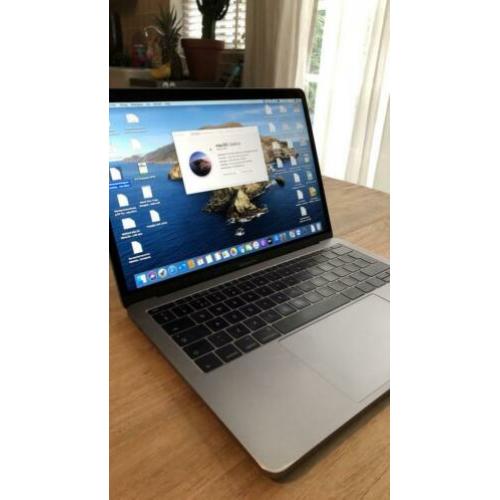 MacBook Pro 2016 i5 256GB 8GB nieuw scherm (560 euro)