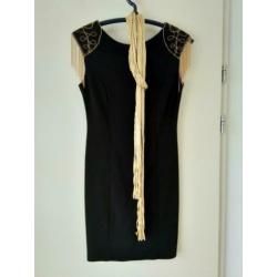Zwarte jurk met prachtige details maat 38