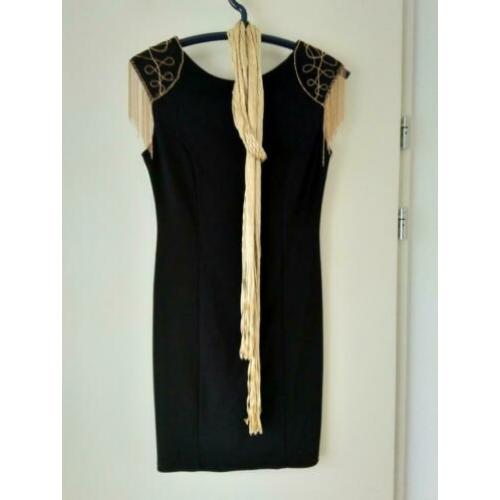 Zwarte jurk met prachtige details maat 38