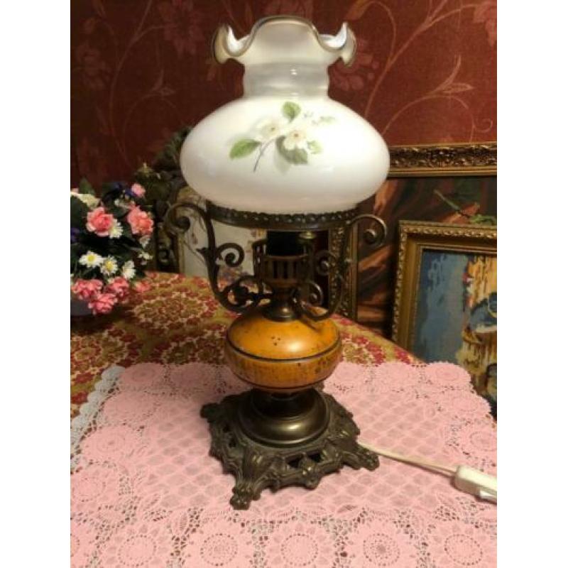 Antieke olielamp/tafellamp olie lamp messing brons,kap glas
