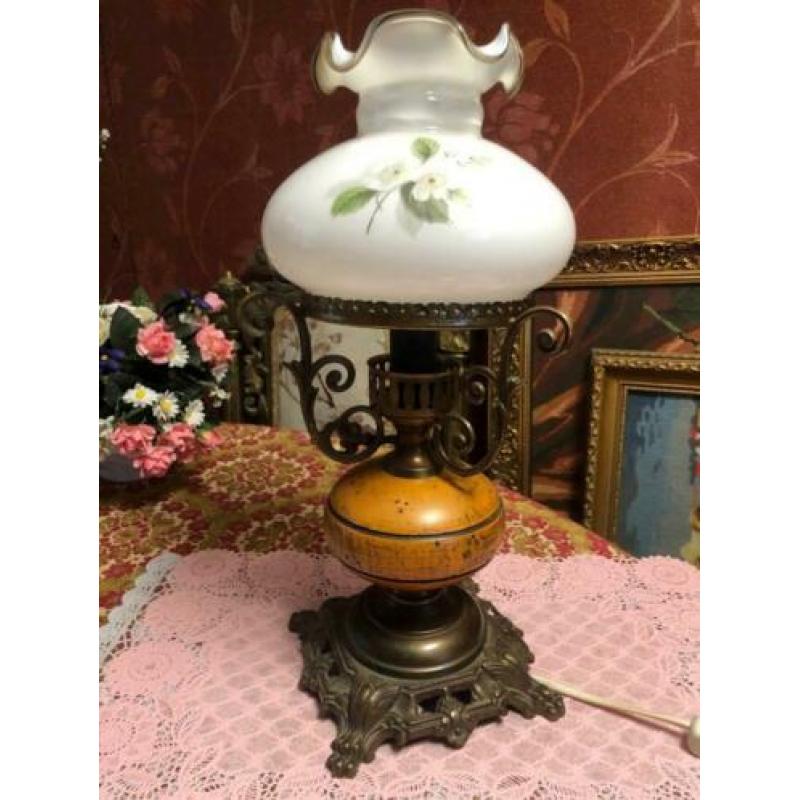 Antieke olielamp/tafellamp olie lamp messing brons,kap glas