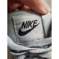 Nike sneakers grijs; maat 40