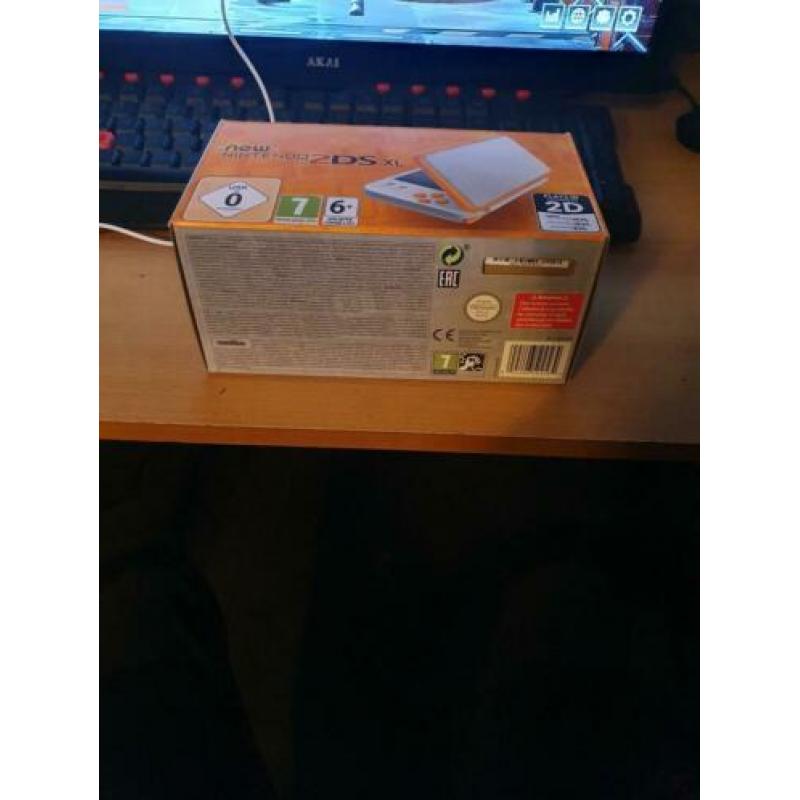 New Nintendo 2ds xl + pokemon sun + oplader + originele doos