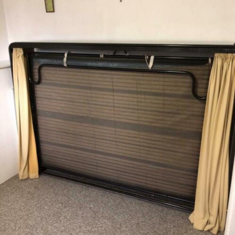 N , ouderwetse opklapbed ,met stalen frame