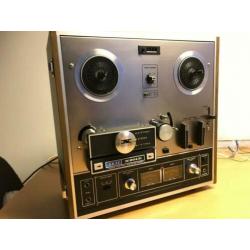 Akai X-201D