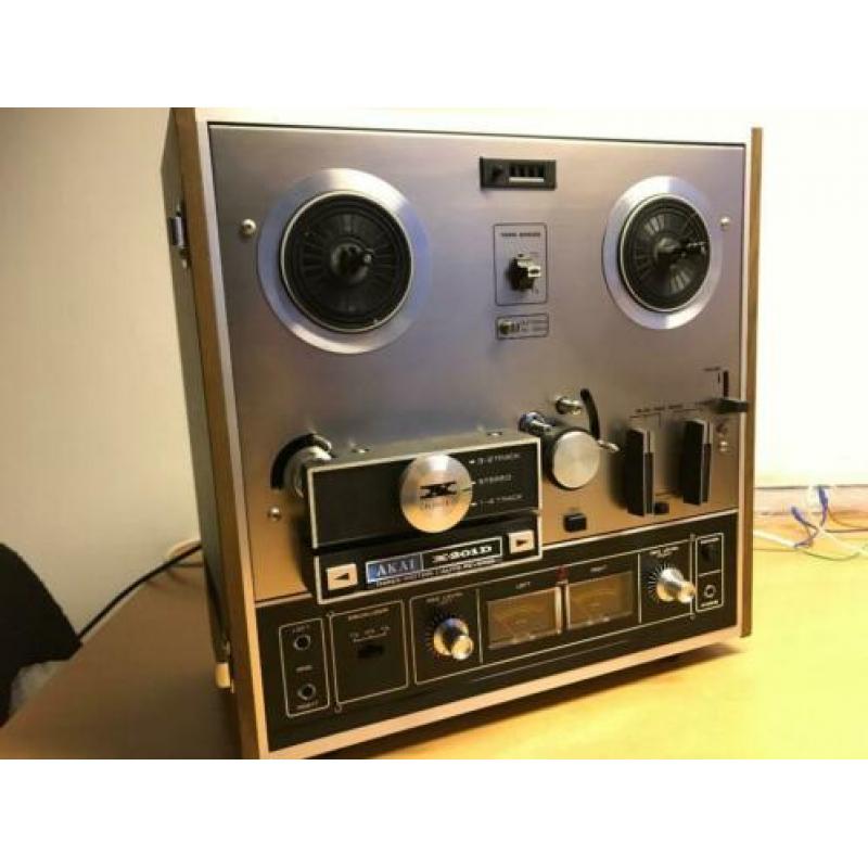 Akai X-201D