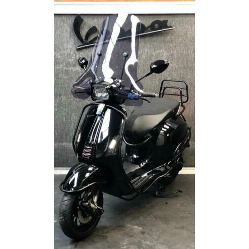Prachtige VESPA SPRINT 2016(Black on Black !)Vol optie SNOR