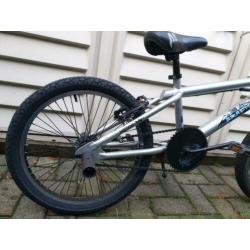 Mooie BMX met nieuwe banden, 360 graden stuur, 4 voetsteunen