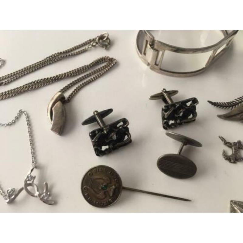 Lotje zilver sieraden 130 gram. Bieden vanaf 45