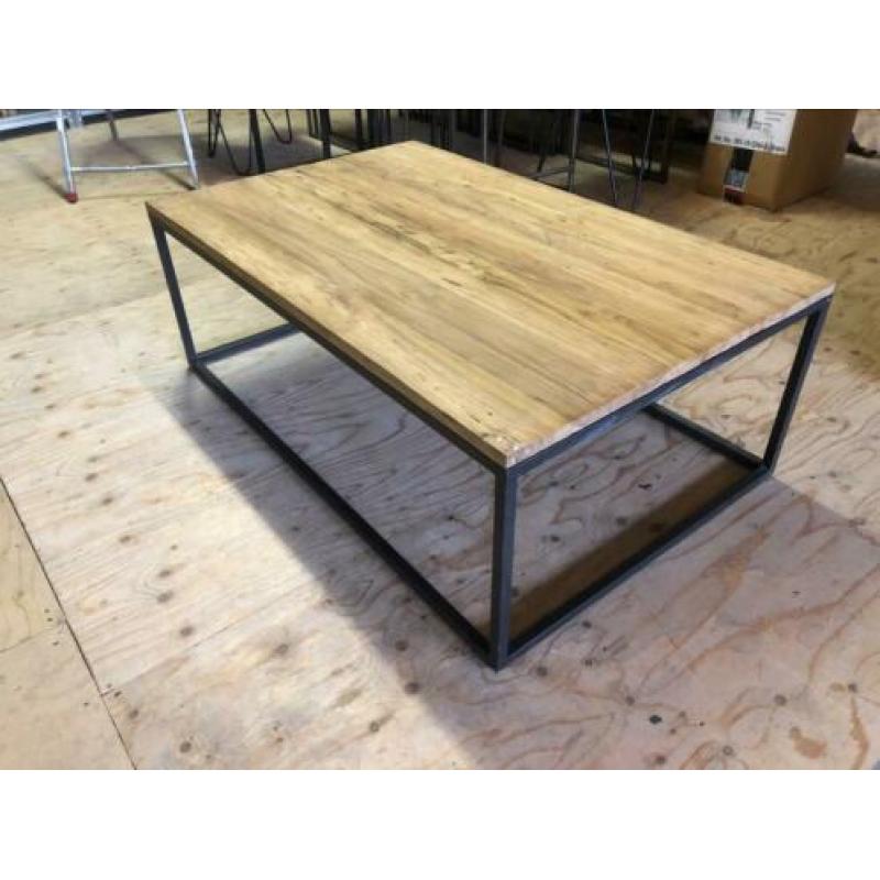 Salontafels teak 110 x 70 € 250