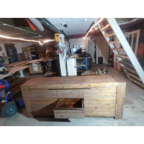 Nog zeer mooie dressoir 2100x850x470