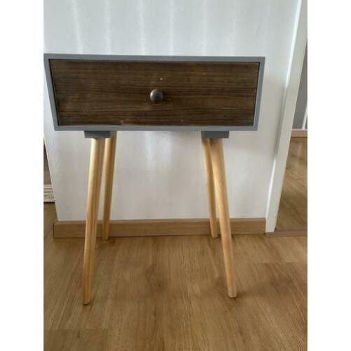 Retro bijzettafel of nachtkastje met lade
