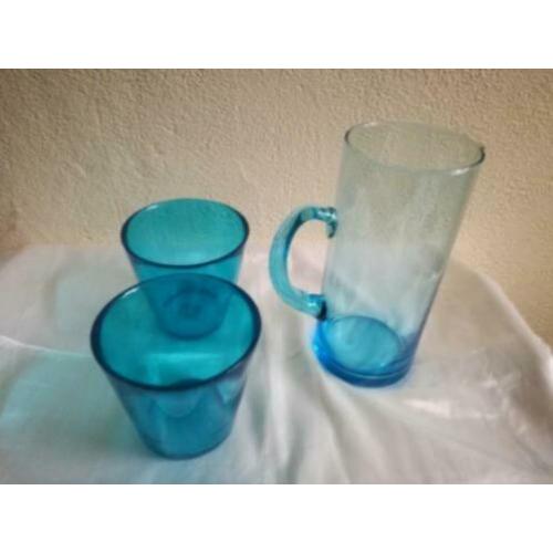 Blauwe glazen potjes en schenkkan/karaf vanaf € 4,00
