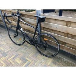 BTwin XL racefiets 56 cm (met Shimano klikpedalen)