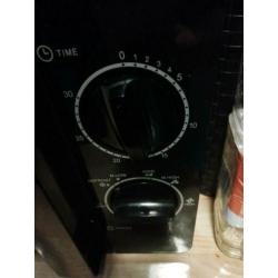 Simpele zwarte magnetron in nette staat.