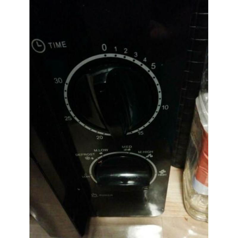 Simpele zwarte magnetron in nette staat.