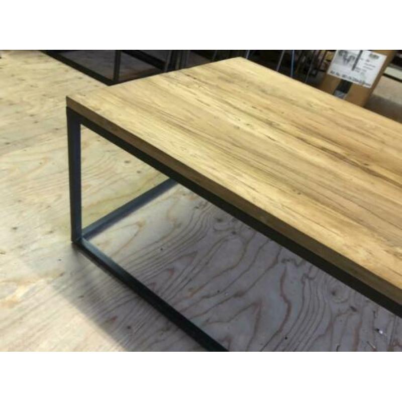 Salontafels teak 110 x 70 € 250