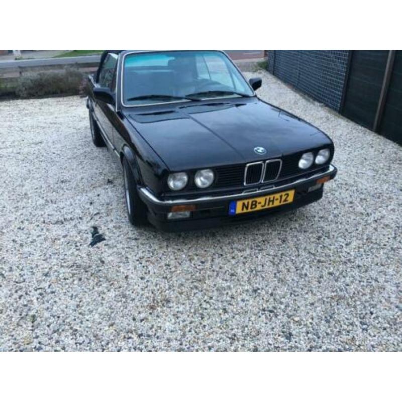 BMW e30 325 cabrio / 1986 Zwart / compleet gerestaureerd
