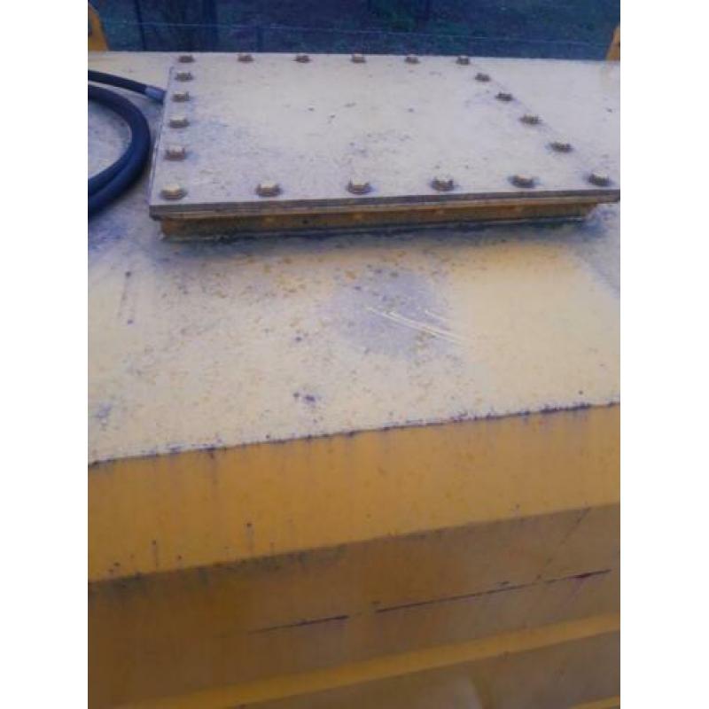 diesel tank 2160 liter en één van 2000 liter