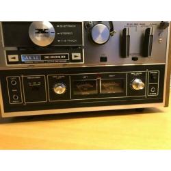 Akai X-201D