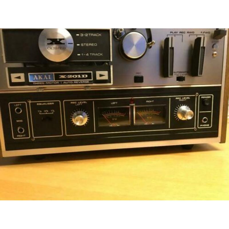 Akai X-201D
