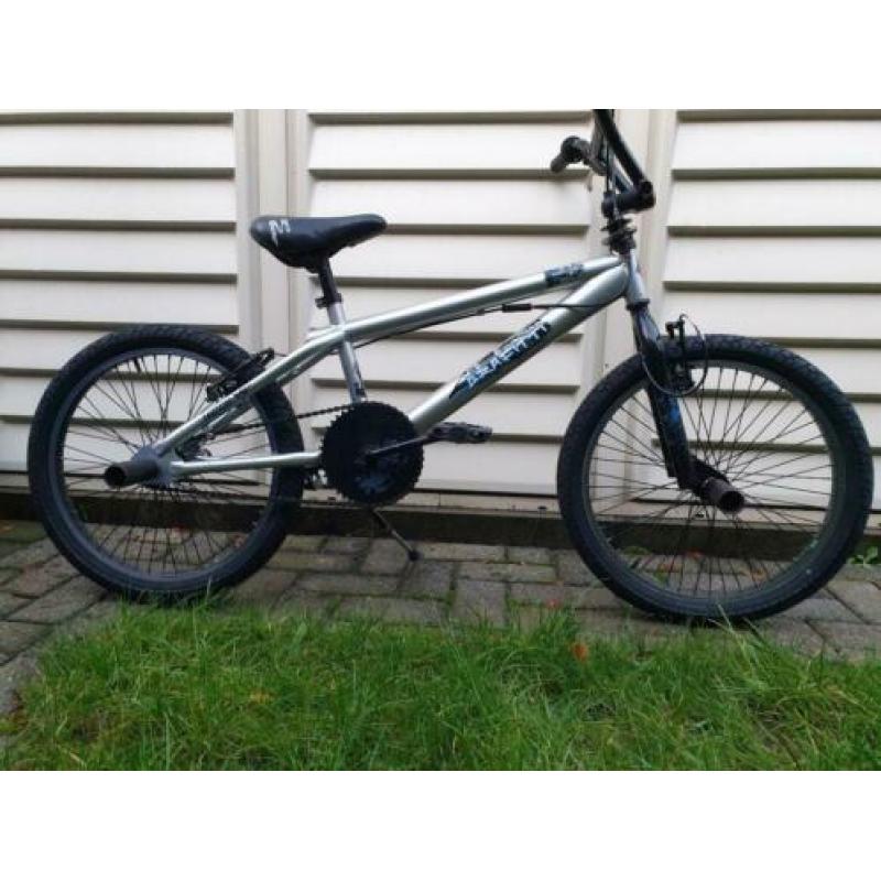Mooie BMX met nieuwe banden, 360 graden stuur, 4 voetsteunen