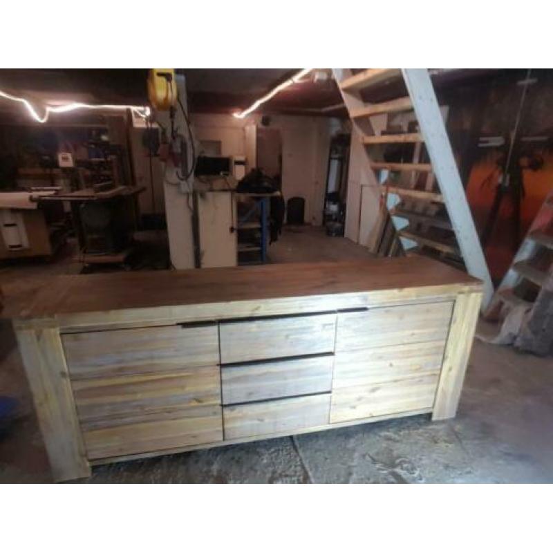 Nog zeer mooie dressoir 2100x850x470