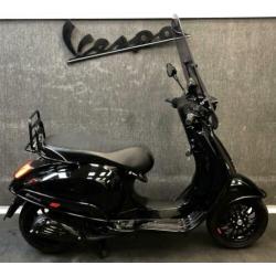 Prachtige VESPA SPRINT 2016(Black on Black !)Vol optie SNOR