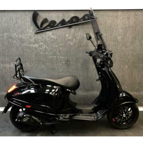 Prachtige VESPA SPRINT 2016(Black on Black !)Vol optie SNOR
