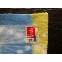 Duralon dralon deken bloem motief blauw geel