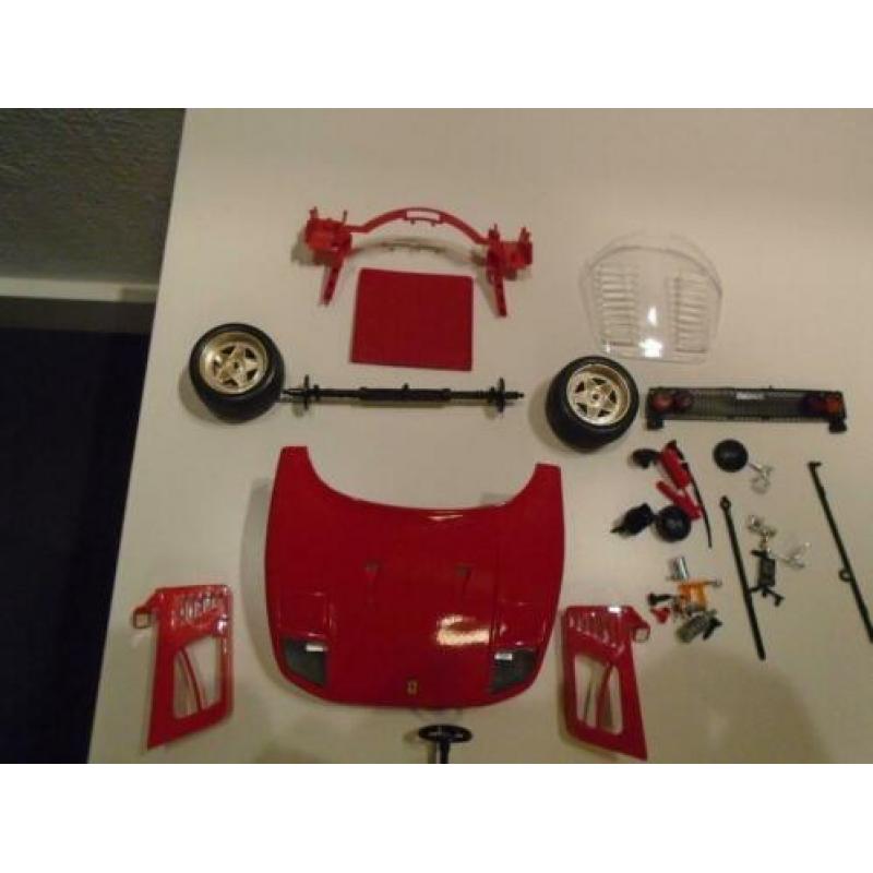 Set losse Bburago 1:18 onderdelen F40 en meer