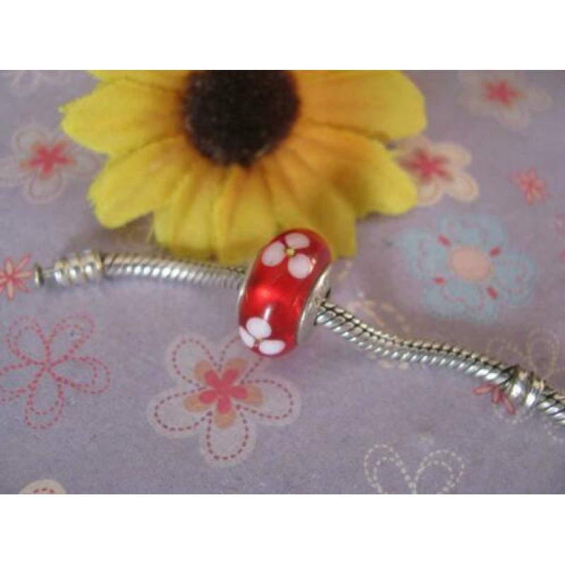 Pandora Murano / glas bedel = rood + bloemen wit