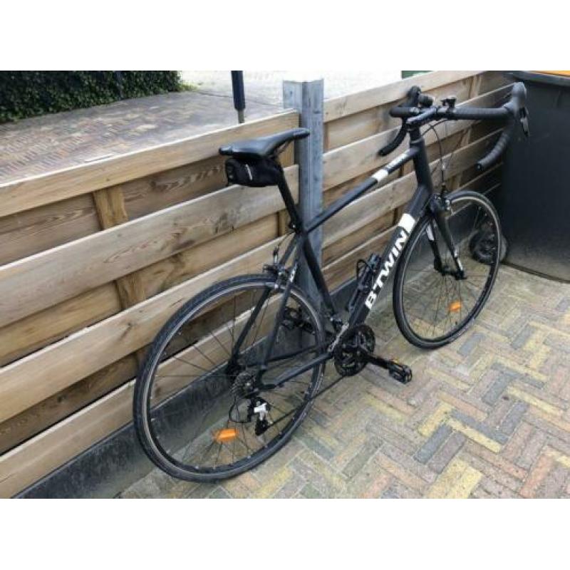BTwin XL racefiets 56 cm (met Shimano klikpedalen)