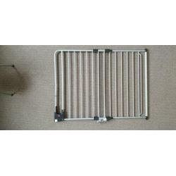 Verstelbaar traphekje van stevig metaal (A3 Baby & Kids)