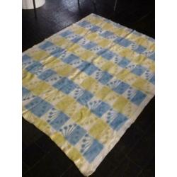 Duralon dralon deken bloem motief blauw geel