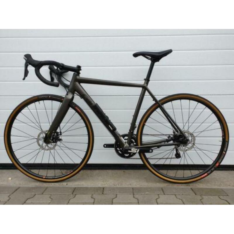 Cannondale CAADX 105 SE Disc Cyclocrosser. ZGAN! 54cm.