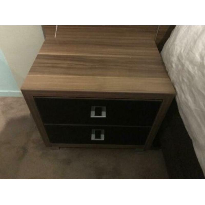 Gehele slaapkamer: elektr. bed, kledingkast etc.