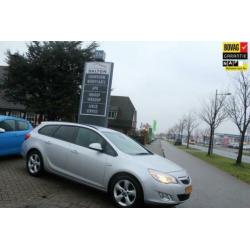 Opel Astra Sports Tourer 1.6 Turbo Cosmo 180 PK / LAGE KM /