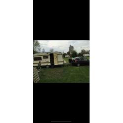 Burstner lux 470 caravan +voortent + vlonders