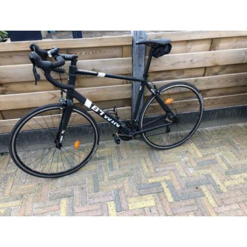 BTwin XL racefiets 56 cm (met Shimano klikpedalen)