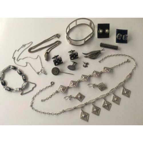 Lotje zilver sieraden 130 gram. Bieden vanaf 45