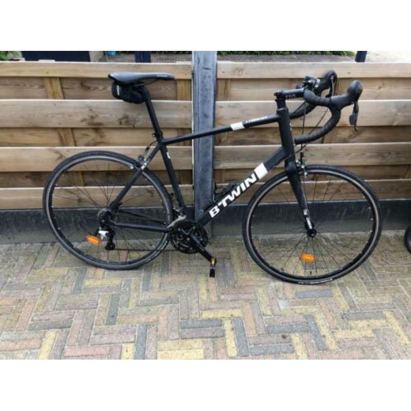 BTwin XL racefiets 56 cm (met Shimano klikpedalen)