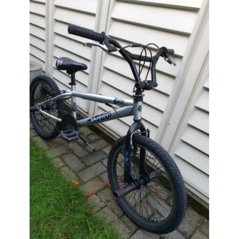 Mooie BMX met nieuwe banden, 360 graden stuur, 4 voetsteunen