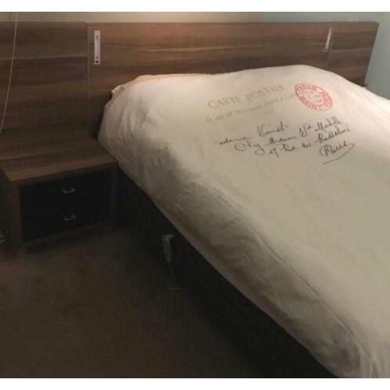 Gehele slaapkamer: elektr. bed, kledingkast etc.